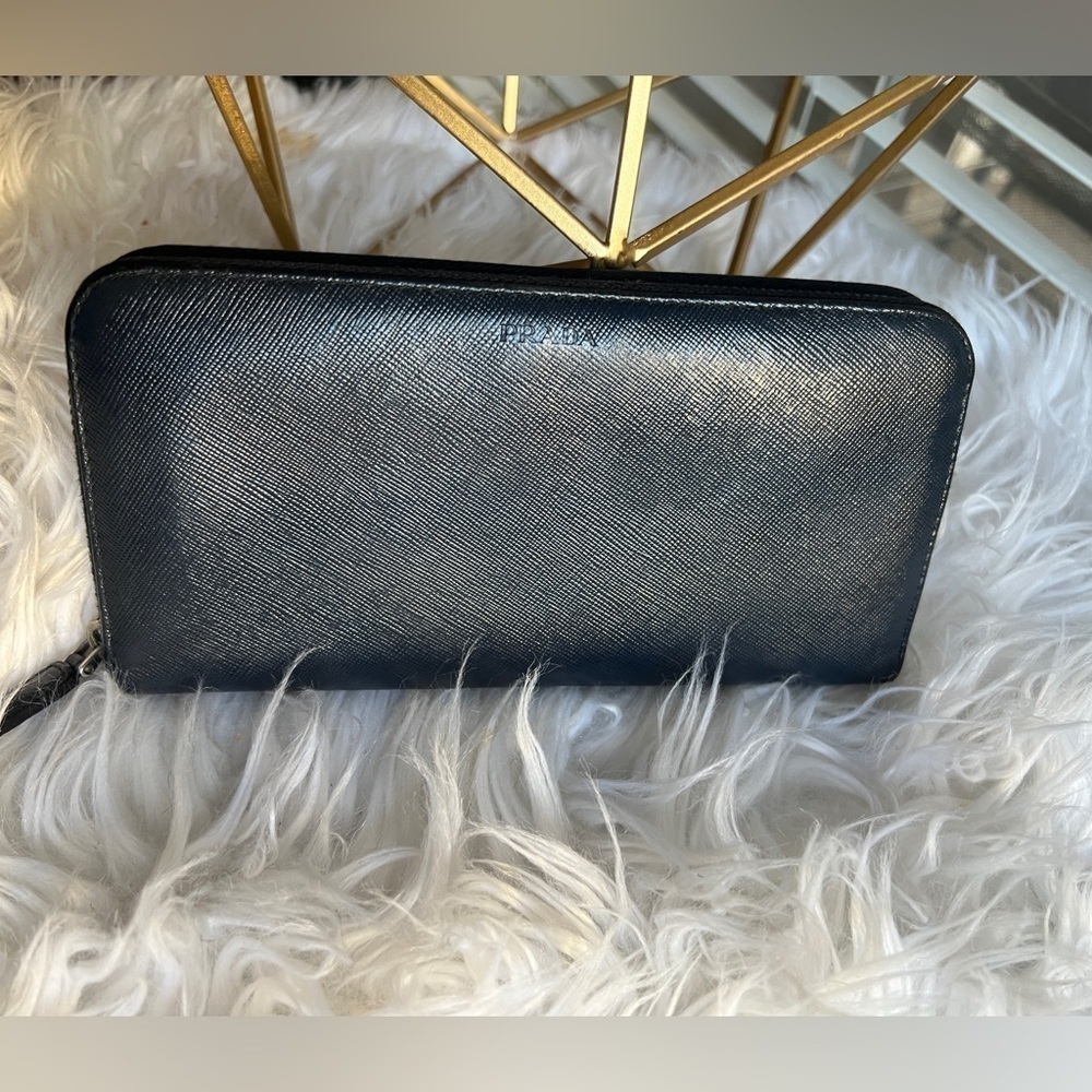 Prada Navy blue saffiano XL Zippy Wallet in EUC